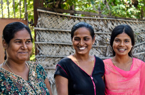 Gente hablando en Sri Lanka